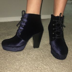 *LAST CHANCE* Navy Blue Suede Steve Madden Booties
